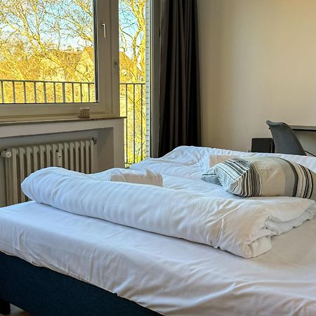 Apartment Duesseltal Messe 100Qm Düsseldorf Buitenkant foto