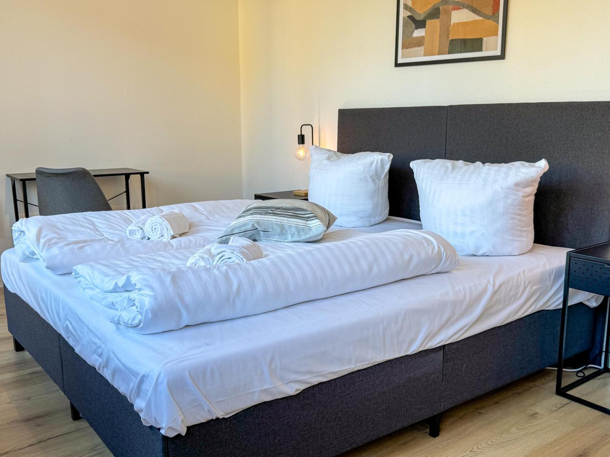 Apartment Duesseltal Messe 100Qm Düsseldorf Buitenkant foto
